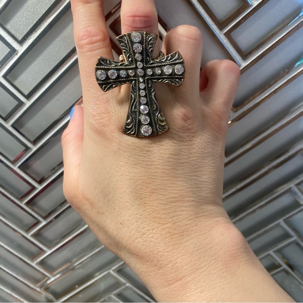 Women’s Large Cross Ring